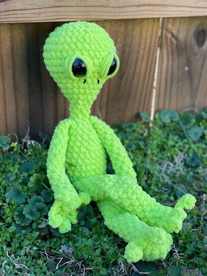 Walter the Chill Alien crochet pattern